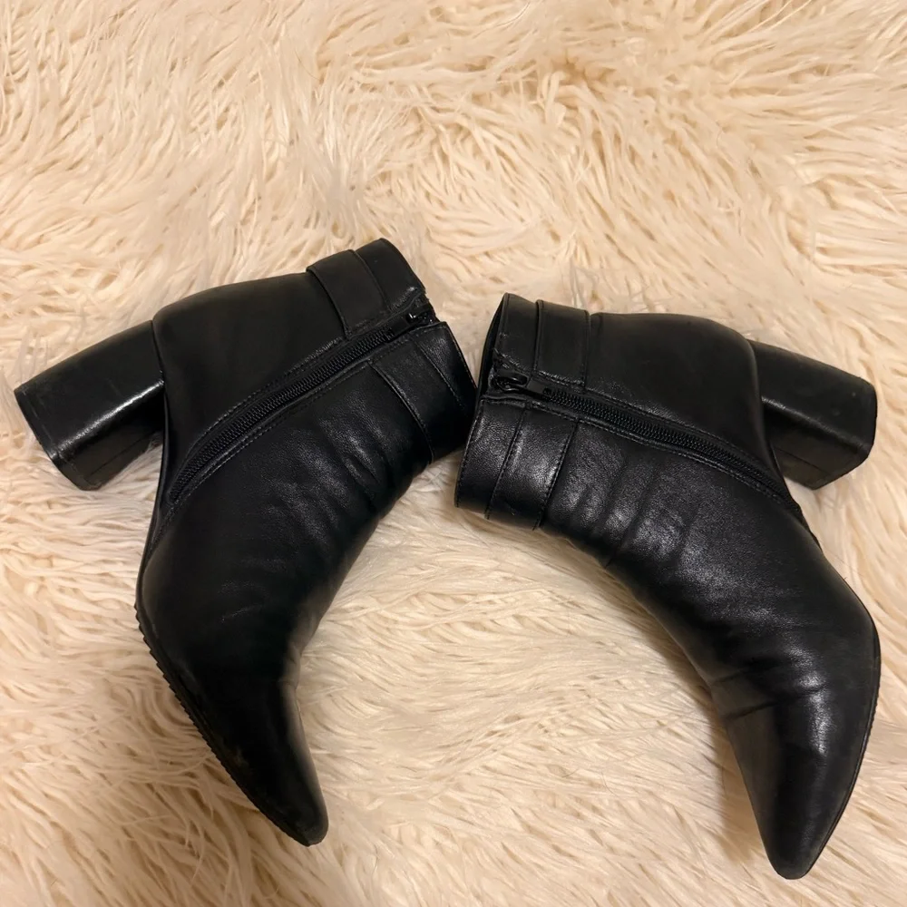 Vaneli Black Leather Booties Size 7.5